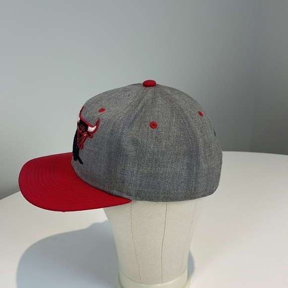 Mitchell & Ness Snap Back Chicago Bulls NBA Hat - Picture 2 of 8